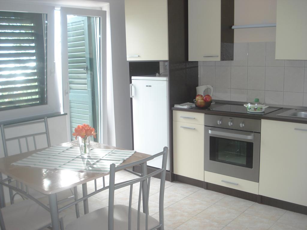 Apartments Smiljana Omiš Esterno foto